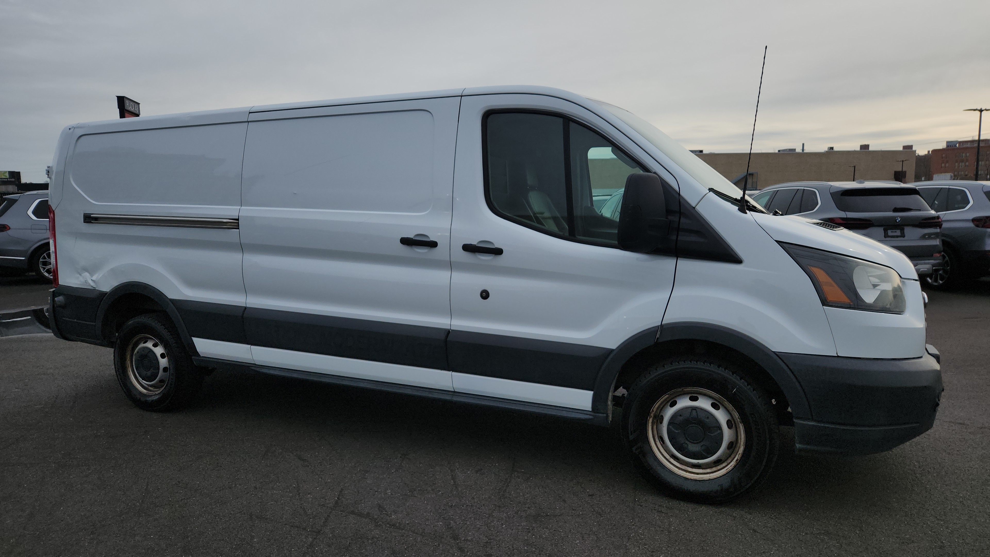 2015 Ford Transit Base's photo