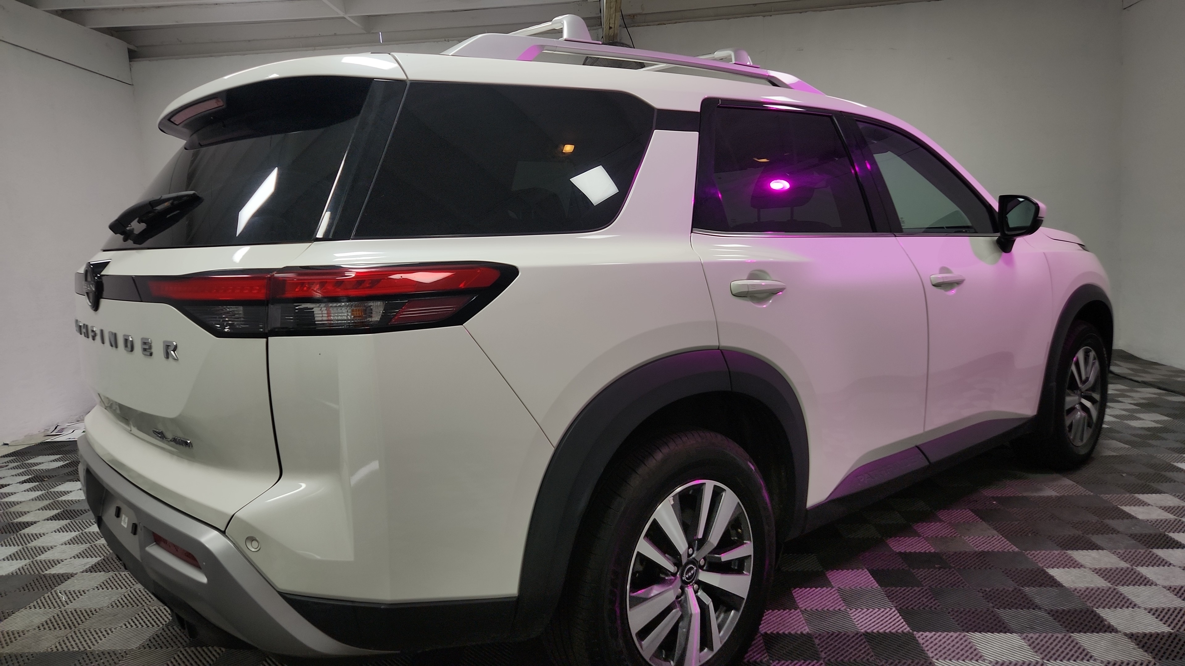 2023 Nissan Pathfinder SL 4WD - Major World