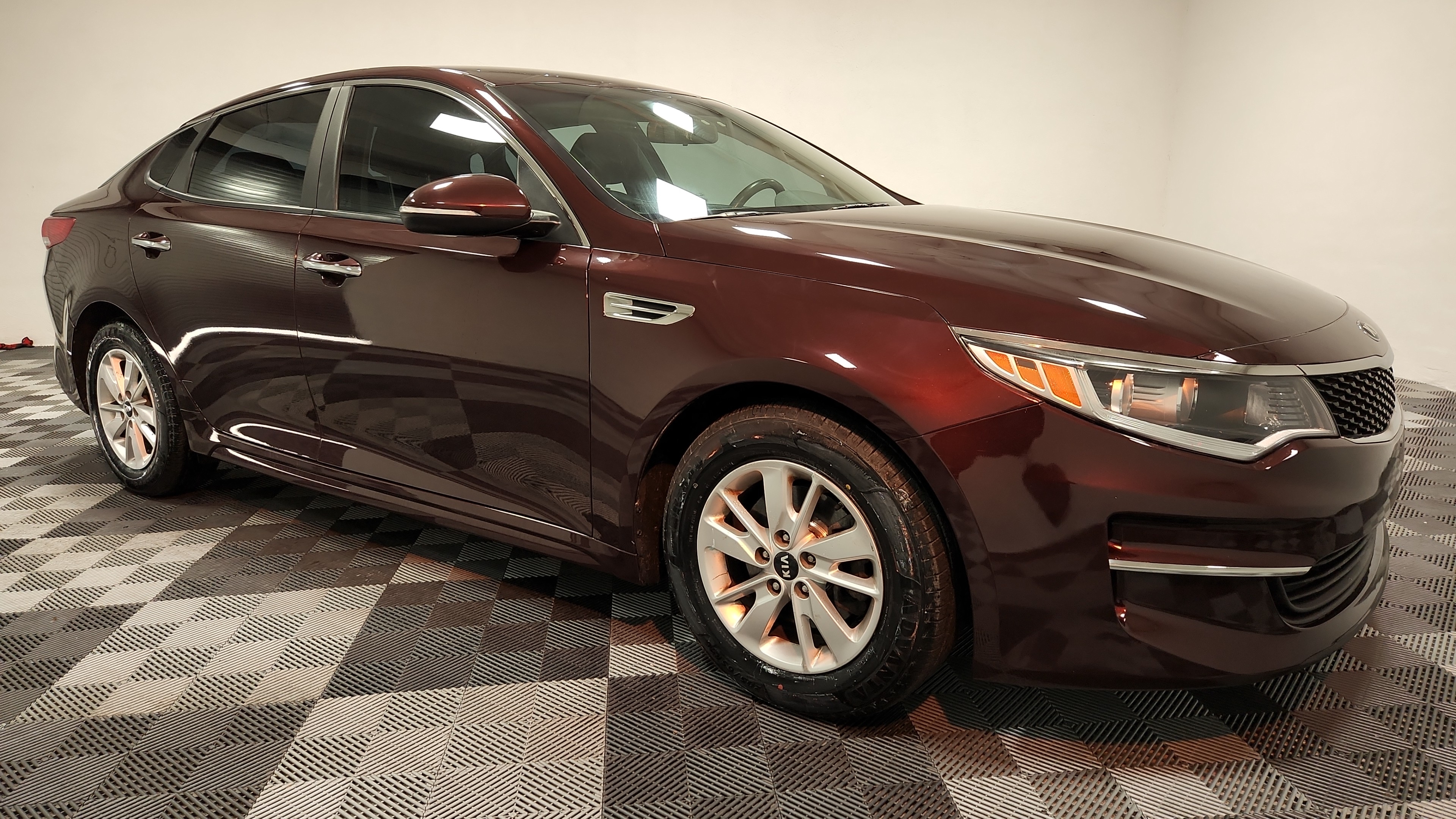 2017 Kia Optima LX AT's photo