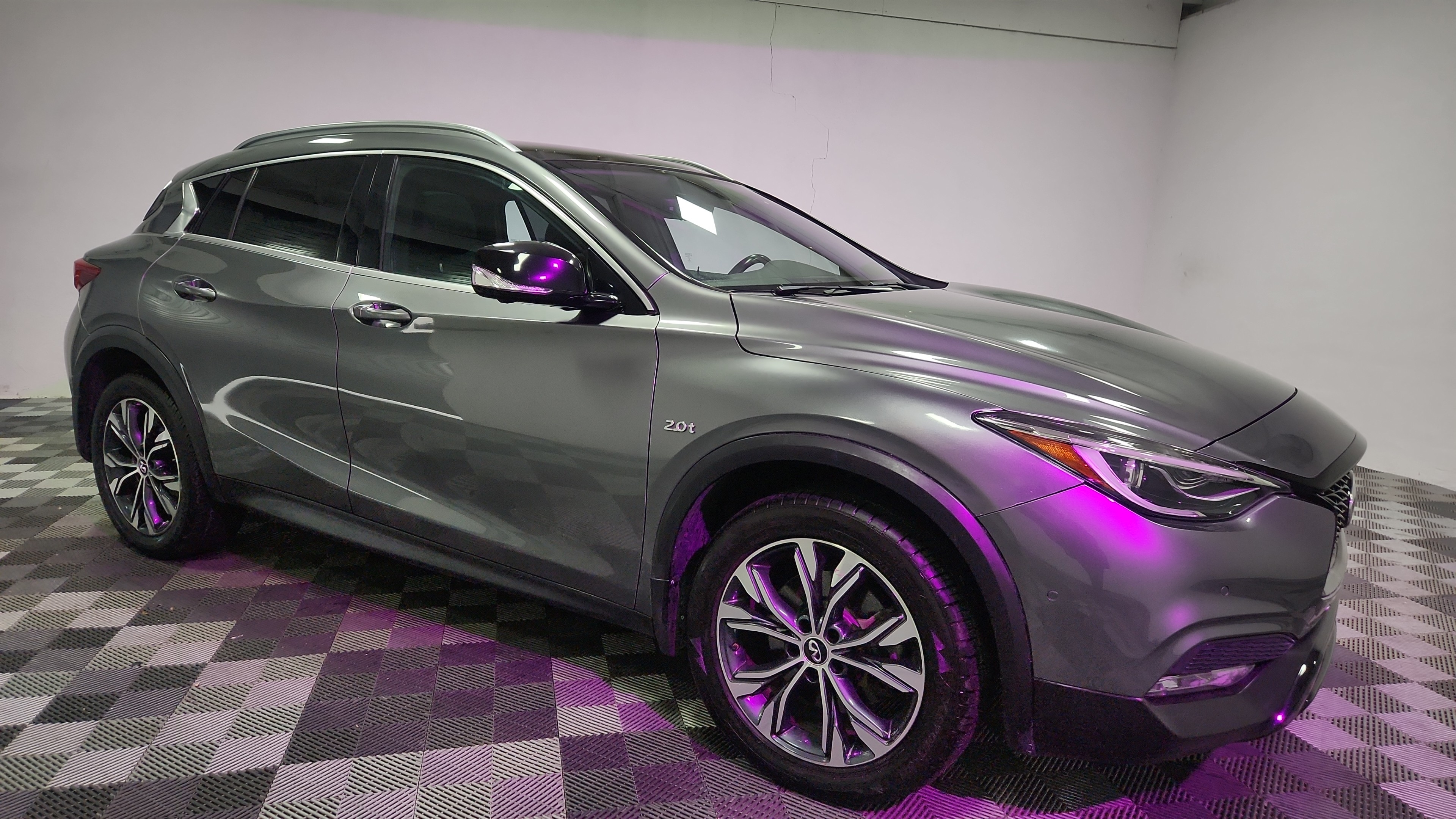 2018 INFINITI QX30 Essential's photo